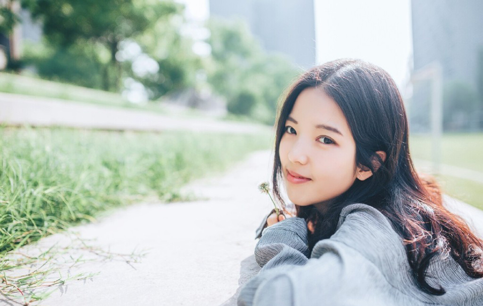 心情再差，也不要写在脸上，因为没有人会喜欢看。